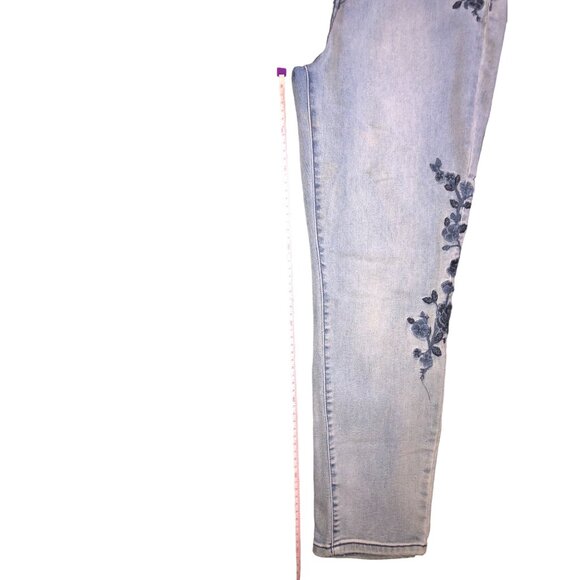 Mossimo Women’s High Rise Floral Embroidery  Cropped Jeggings Girlfriend Jeans S - Picture 5 of 8